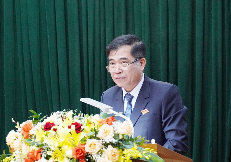 Đồng chí Phó Chủ tịch Thường trực UBND tỉnh Đoàn Ngọc Lâm trình bày báo cáo của UBND tỉnh.