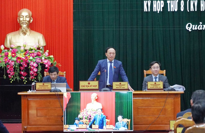 Đồng chí Phó Bí thư Thường trực Tỉnh ủy, Chủ tịch HĐND tỉnh Trần Hải Châu điều hành phiên chất vấn và trả lời chất vấn.