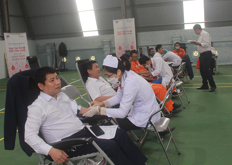 Đông đảo CBCNV ngành Điện tham gia hiến máu tình nguyện