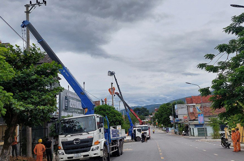 Nhiều công trình sửa chữa, thay thế lưới điện trên địa bàn huyện Tuyên Hóa đã góp phần nâng cao hiệu quả chăm sóc khách hàng.