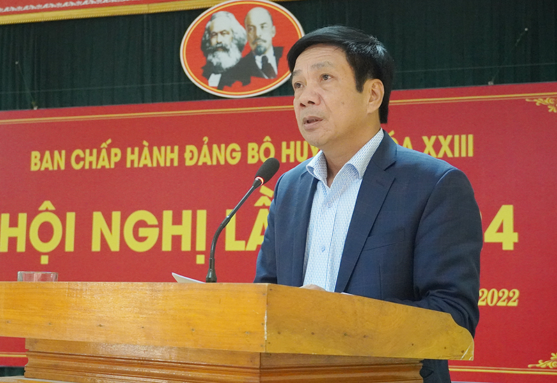 Đồng chí Phó Chủ tịch Thường trực HĐND tỉnh Nguyễn Công Huấn phát biểu chỉ đạo hội nghị.