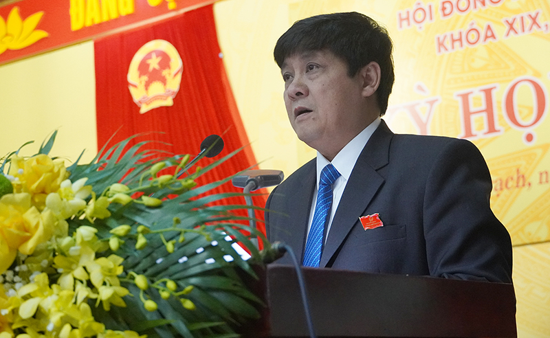 Đồng chí Lê Công Toán, Bí thư Huyện ủy, Chủ tịch HĐND huyện Bố Trạch khai mạc kỳ họp.