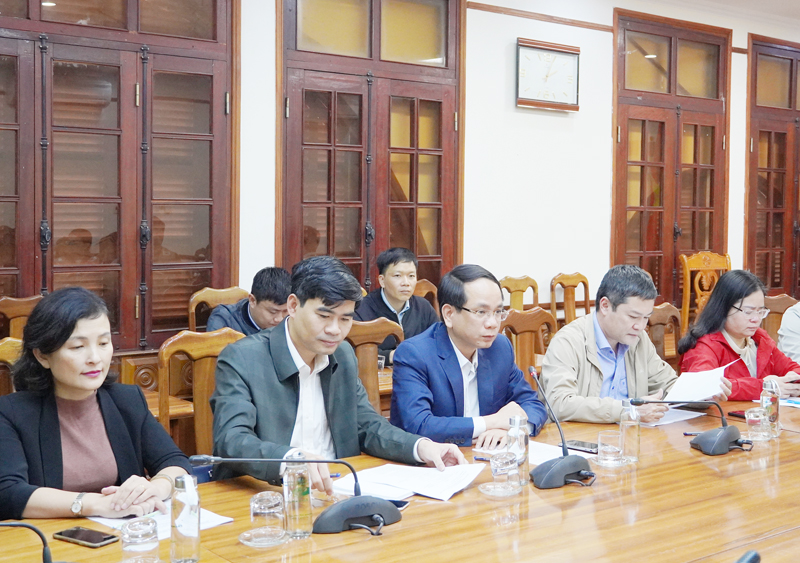 Đồng chí Phó Chủ tịch UBND tỉnh Phan Mạnh Hùng phát biểu tại cuộc làm việc.