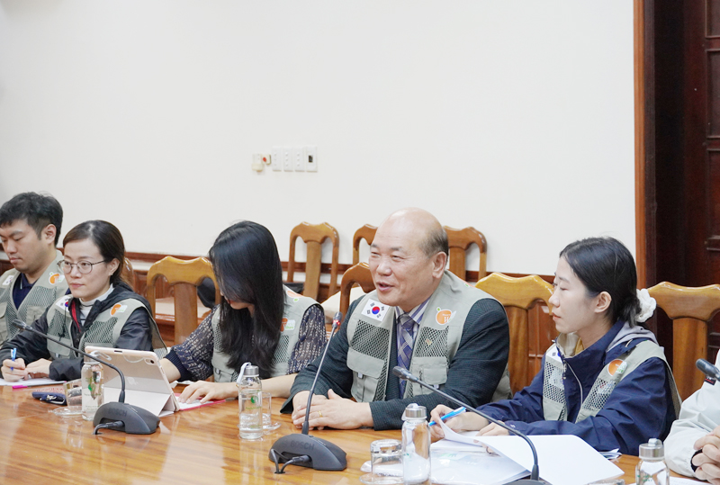 Ông Park Hyun Mo, Tổng giám đốc Tổ chức World Share phát biểu tại cuộc làm việc.