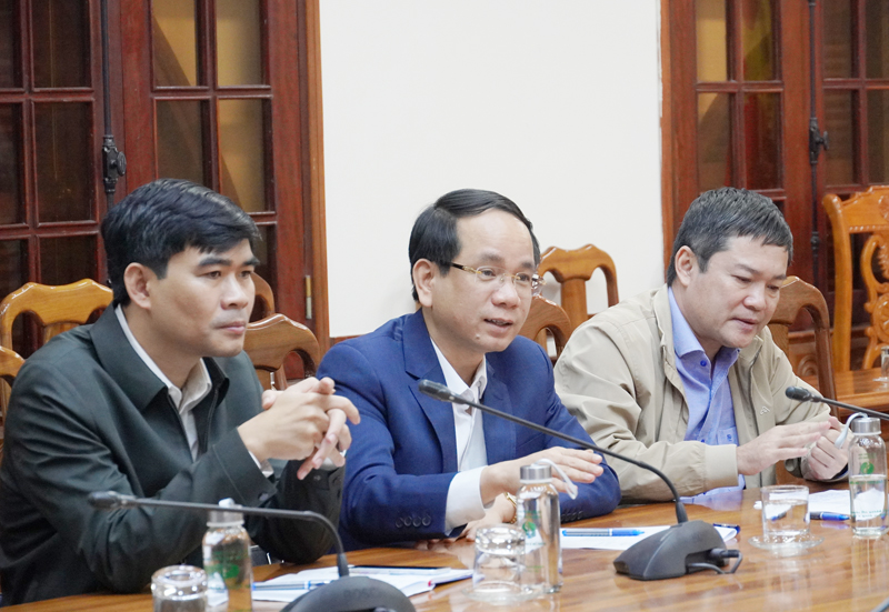Đồng chí Phó Chủ tịch UBND tỉnh Phan Mạnh Hùng phát biểu, đề nghị UNDP tại Việt Nam quan tâm hỗ trợ cho tỉnh các dự án huwongs tới sự phát triển bền vững, thích ứng với viến đổi khí hậu, tạo sinh kế cho người dân. làm việc.
