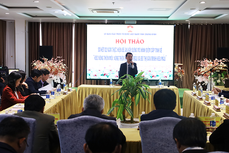 Đồng chí Phó Chủ tịch Ủy ban MTTQVN tỉnh Trần Quang Minh chủ trì hội thảo.