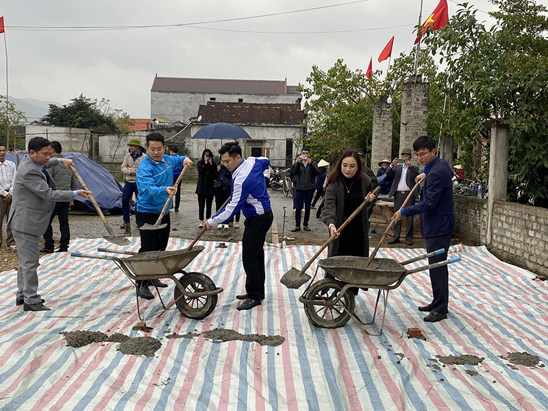 Khởi công công trình thanh niên Sân chơi cho thanh thiếu nhi tại thôn Diên Trường, xã Quảng Sơn.