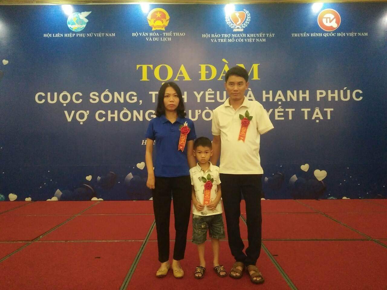 Anh Lê Văn Sơn và chị Hoàng Thị Tuyết đang có một gia đình hạnh phúc.