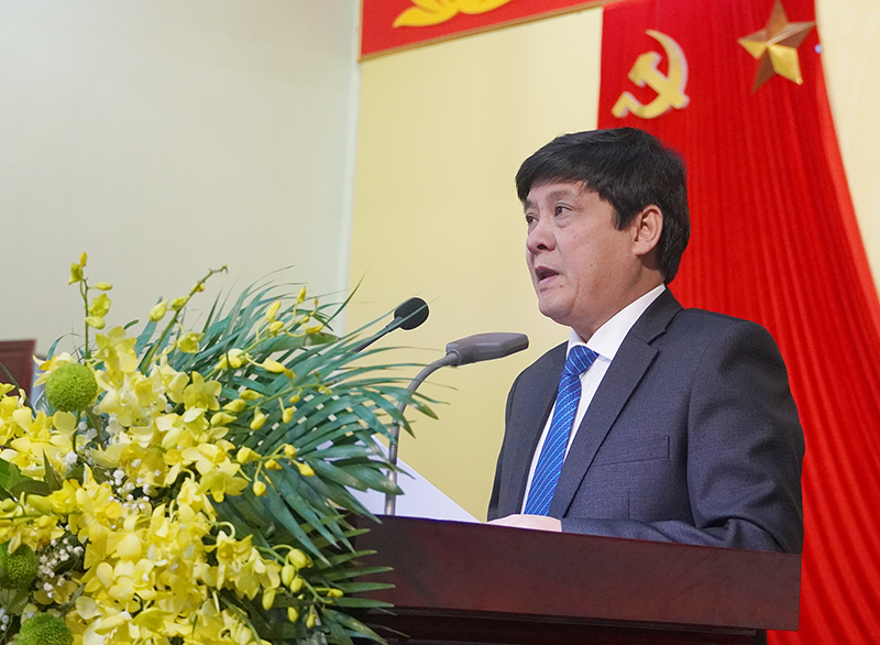 Đồng chí Bí thư Huyện ủy Bố Trạch Lê Công Toán phát biểu tại buổi gặp mặt.