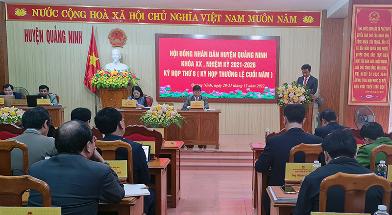 Đồng chí Bí thư Huyện ủy Quảng Ninh Trần Quốc Tuấn phát biểu chỉ đạo tại hội nghị.