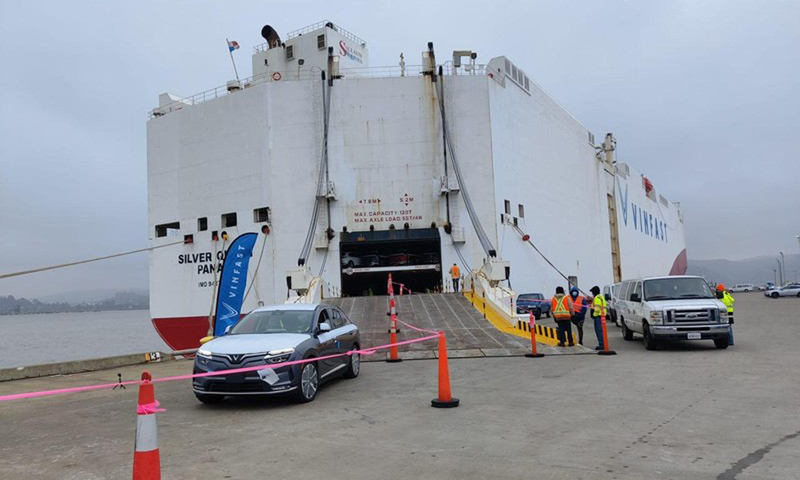 Tàu chở 999 xe VF 8 đã cập cảng Benicia (California, Mỹ).