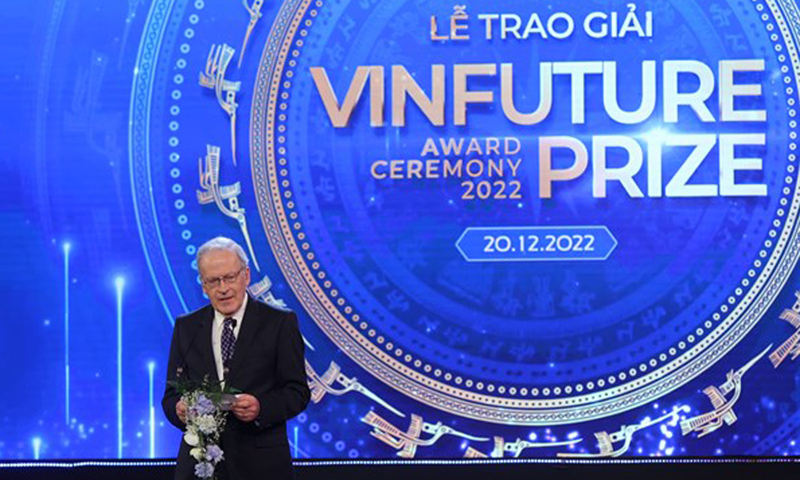 Giải Đặc biệt VinFuture 2022 dành cho Nhà khoa học nghiên cứu các lĩnh vực mới đã được trao cho Tiến sĩ Demis Hassabis (Vương Quốc Anh) và Tiến sĩ John Jumper (Hoa Kỳ). (Ảnh: Minh Sơn/Vietnam+)