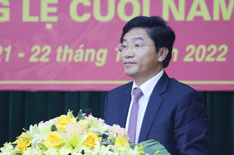 Đồng chí Trương An Ninh, Ủy viên Ban Thường vụ Tỉnh ủy, Bí thư Thị ủy Ba Đồn phát biểu tại kỳ họp.