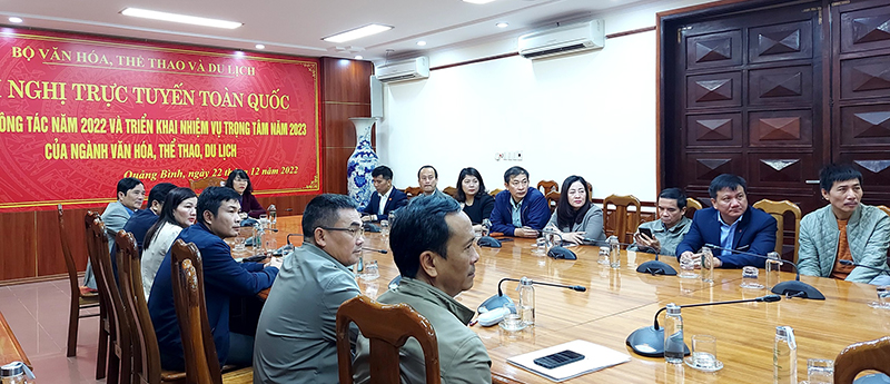Các đại biểu điểm cầu Quảng Bình theo dõi phóng sự về ngành năm 2022