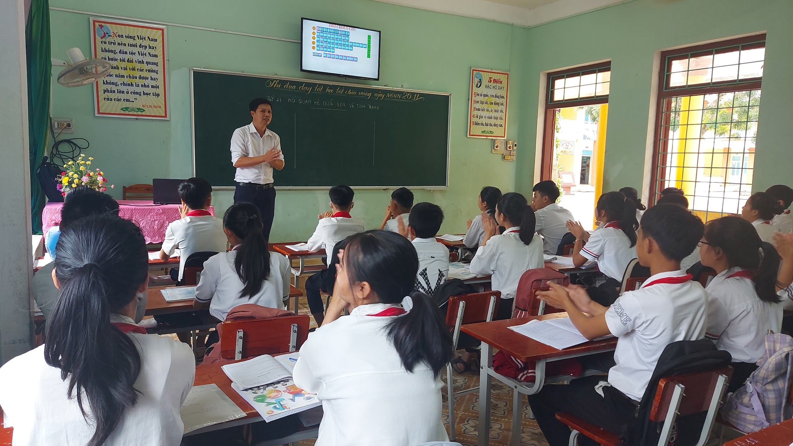 Giờ dạy của thầy giáo Nguyễn Thanh Phong luôn có sức hút đối với học sinh.