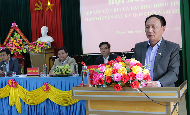 Đồng chí Phó Bí thư Thường trực Tỉnh ủy, Chủ tịch HĐND tỉnh Trần Hải Châu tiếp thu và trả lời ý kiến cử tri huyện Lệ Thủy.