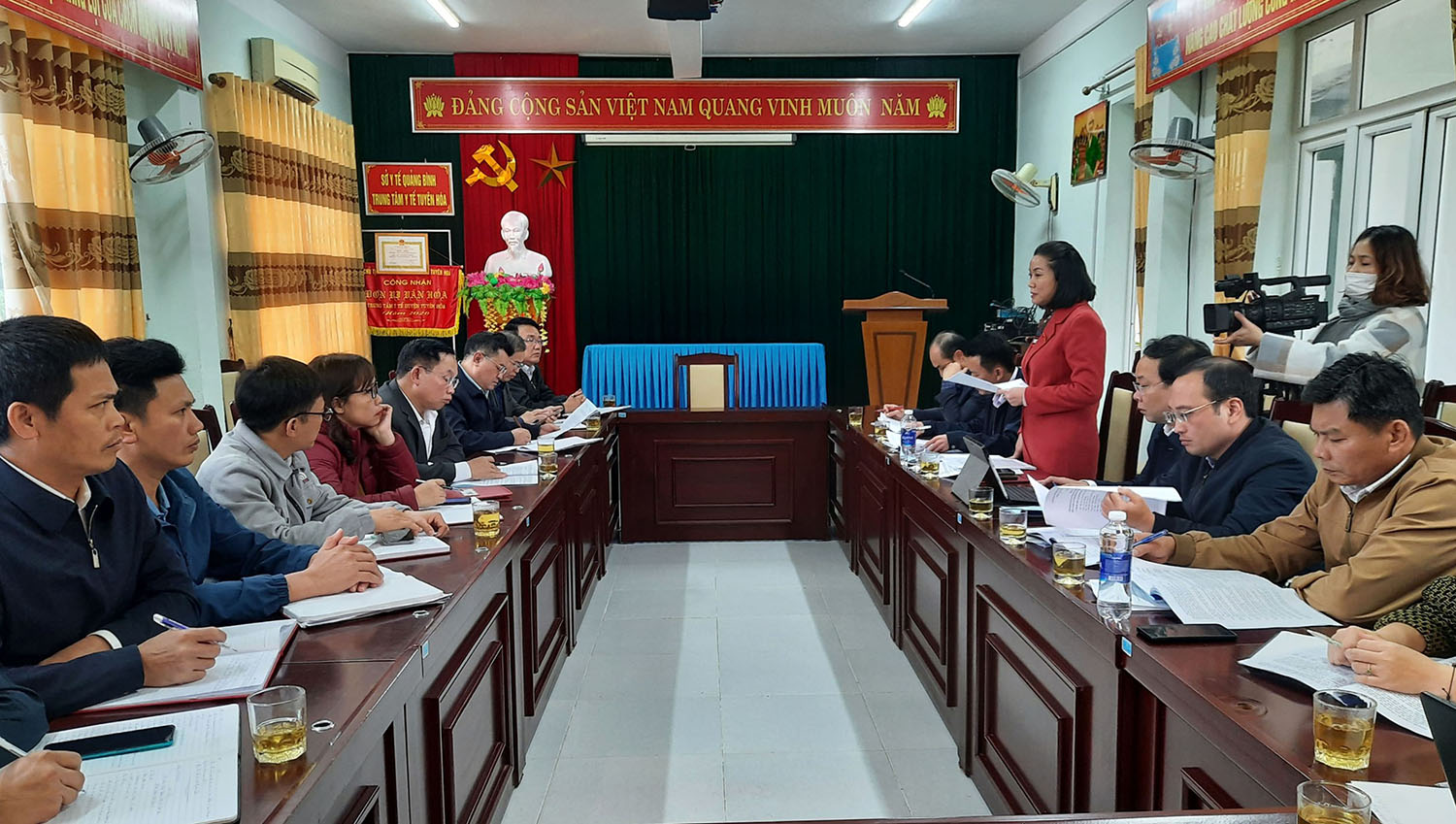 Đồng chí Phó trưởng đoàn chuyên trách Đoàn ĐBQH Nguyễn Minh Tâm phát biểu kết luận tại buổi làm việc với huyện Minh Hóa