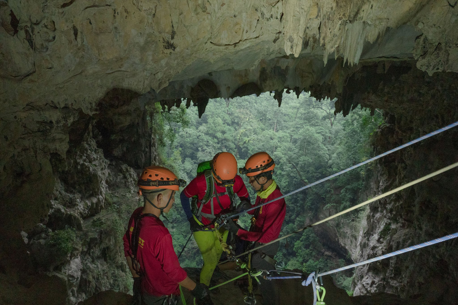Trải nghiệm du lịch hang động Quảng Bình.