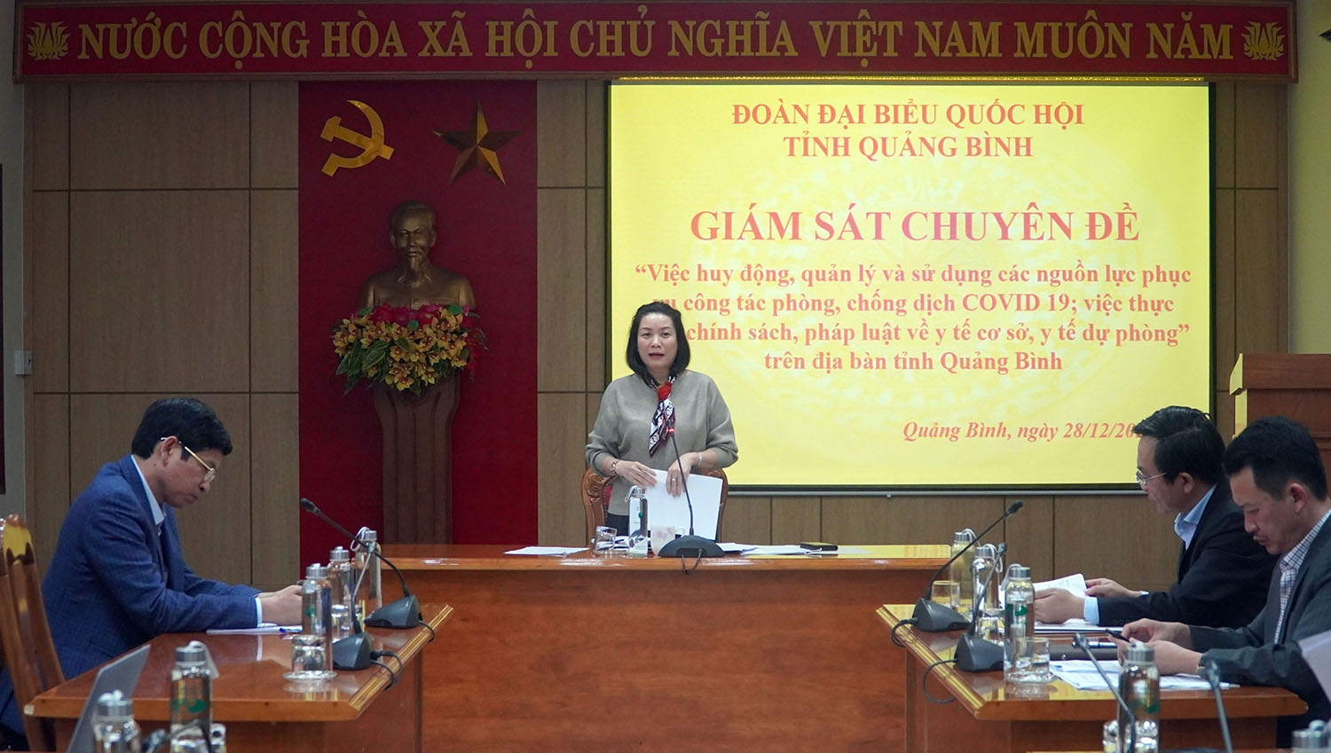 Đồng chí Phó trưởng đoàn chuyên trách Đoàn ĐBQH tỉnh Nguyễn Minh Tâm phát biểu kết luận buổi làm việc