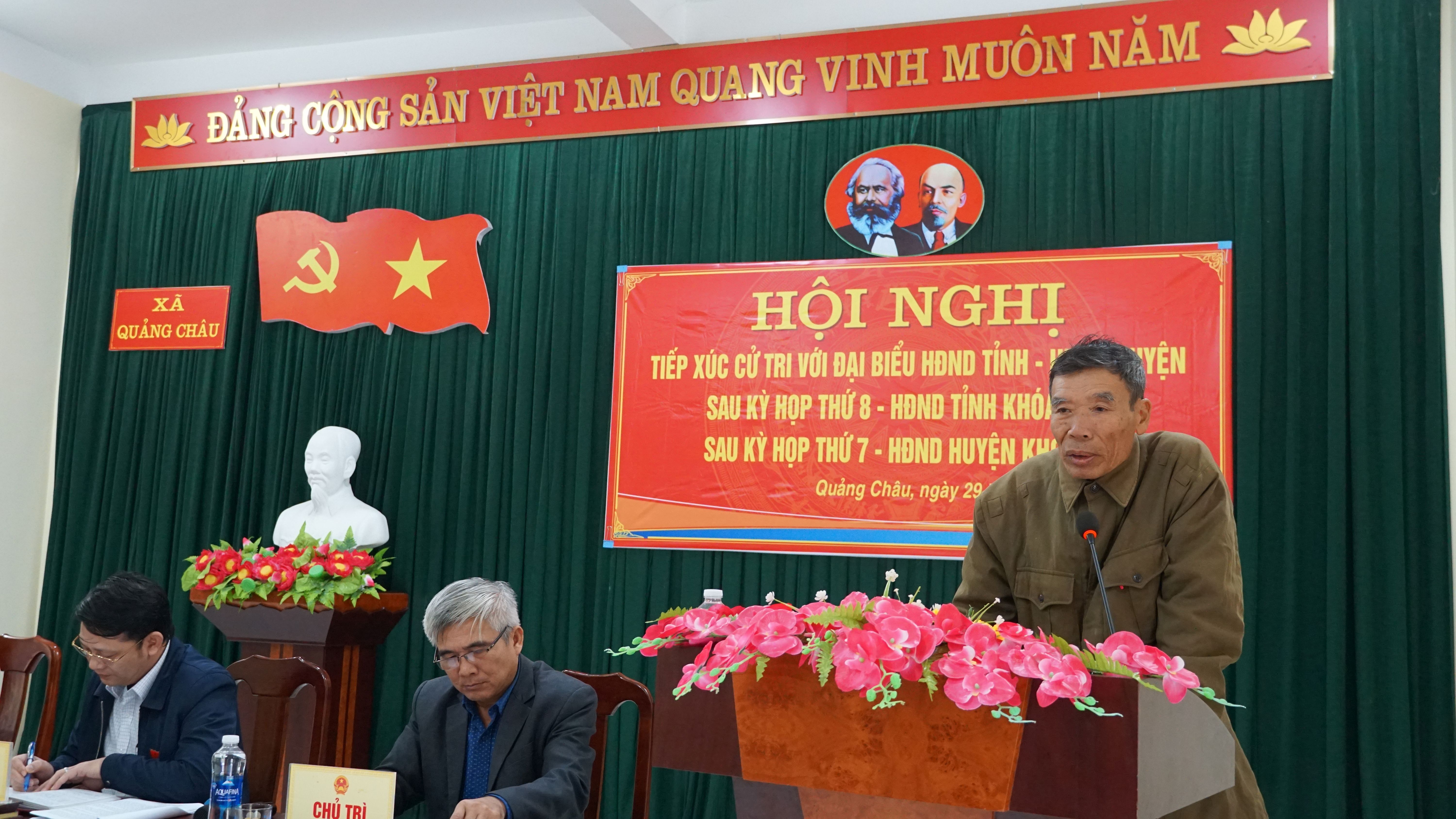 Cử tri huyện Quảng Trạch phát biểu ý kiến bày tỏ tâm tư nguyện vọng.
