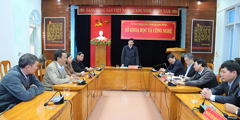 Đồng chí Hồ An Phong, Tỉnh ủy viên, Phó Chủ tịch UBND tỉnh, Chủ tịch Hội đồng chủ trì cuộc họp