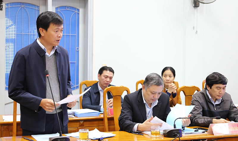 Đồng chí Nguyễn Chí Thắng, Giám đốc Sở KH-CN, Phó Chủ tịch thường trực Hội đồng phát biểu.