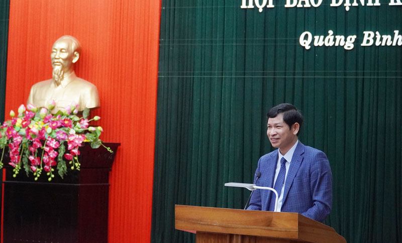Đồng chí Phó Chủ tịch UBND tỉnh Hồ An Phong phát biểu tại buổi họp báo.