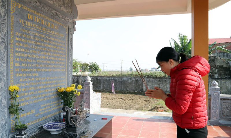 Bia di tích lịch sử vụ thảm sát B52 xã Quảng Sơn vừa xây dựng mới năm 2021.