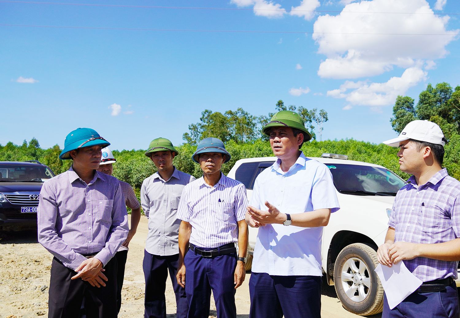  Đồng chí Chủ tịch UBND tỉnh kiểm tra tiến độ giải phóng mặt bằng Dự án đường bộ cao tốc Bắc-Nam đoạn qua địa phận tỉnh Quảng Bình.