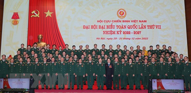 Ban Chấp hành Hội Cựu chiến binh Việt Nam khóa XII, nhiệm kỳ 2022-2027 ra mắt Đại hội. (Ảnh: Trọng Đức/TTXVN)