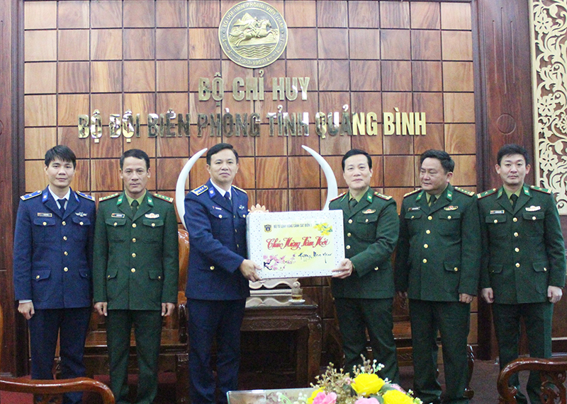 Đoàn công tác thăm, tặng quà chúc mừng năm mới 2023 Bộ Chỉ huy Bộ đội Biên phòng tỉnh.