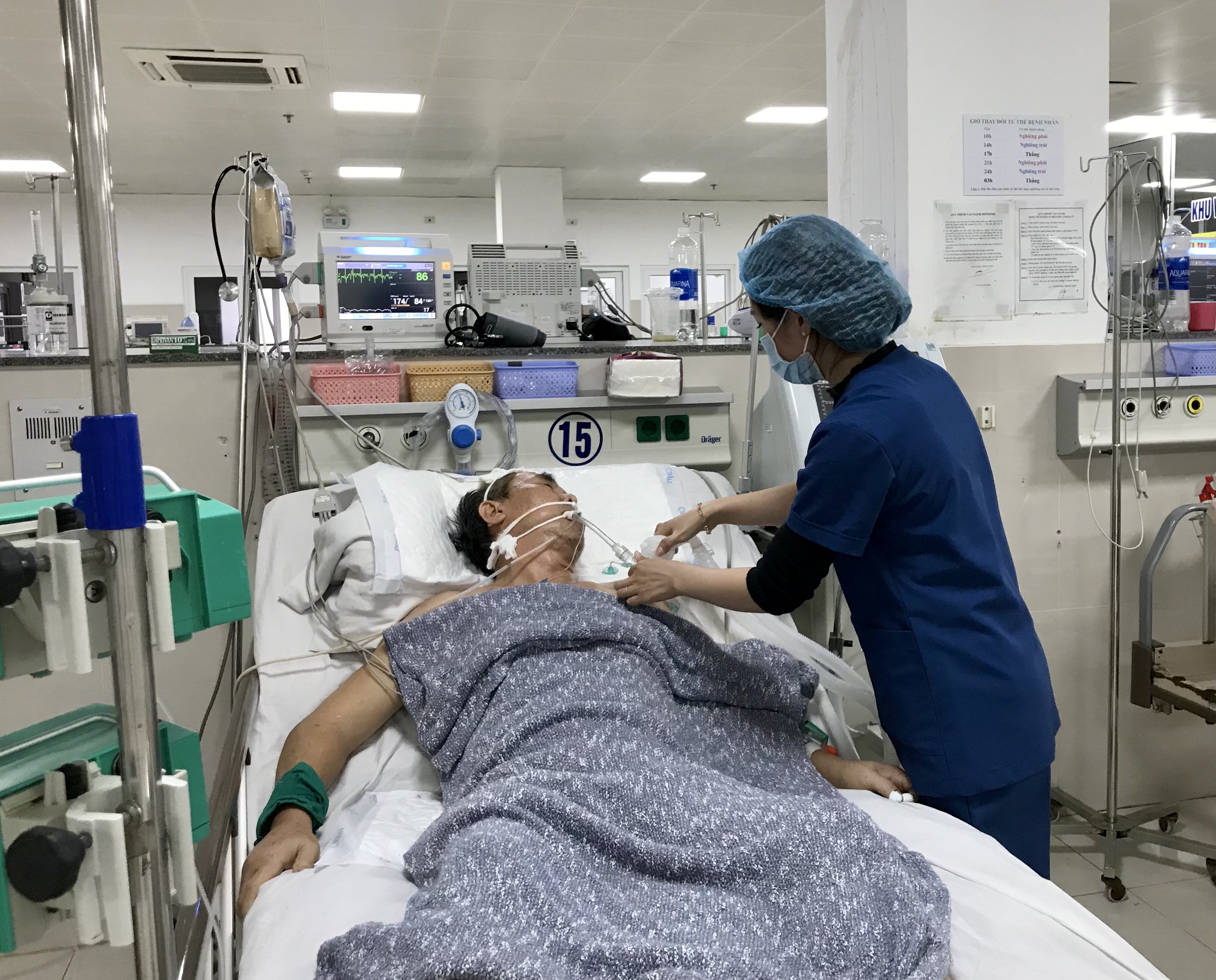 Bệnh nhân đột quỵ não được điều trị và chăm sóc đặc biệt tại Bệnh viện hữu nghị Việt Nam-Cuba Đồng Hới.