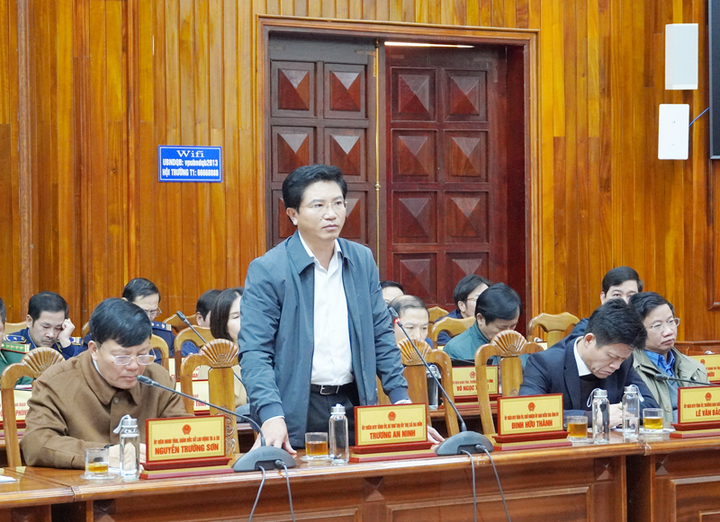 Đồng chí Bí thư Thị ủy Ba Đồn phát biểu tại hội nghị.