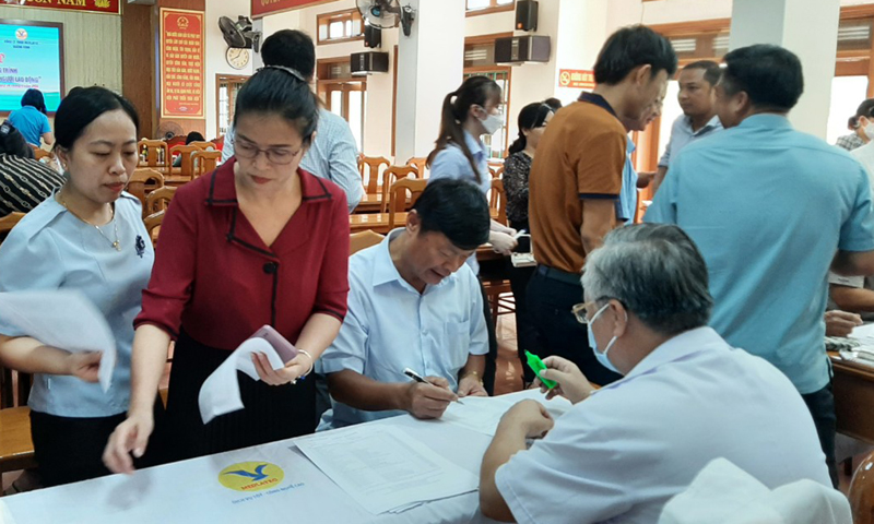 MEDLATEC Quảng Bình phối hợp với LĐLĐ huyện Quảng Ninh tiến hành các bước xét nghiệm kiểm tra sức khỏe cho người lao động trên địa bàn