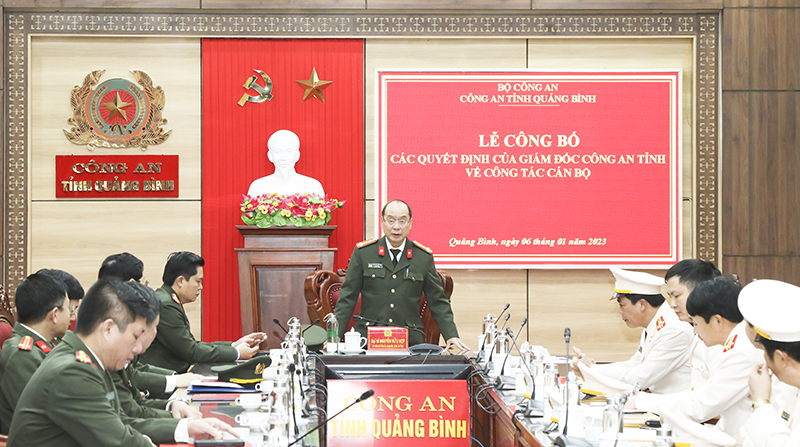 Đại tá Nguyễn Hữu Hợp, Ủy viên Ban Thường vụ Tỉnh ủy, Giám đốc Công an tỉnh phát biểu giao nhiệm vụ