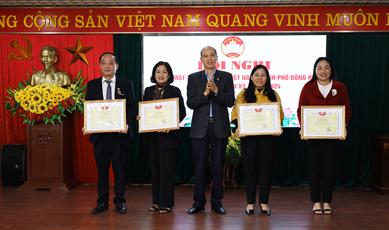 Các tập thể và cá nhân được nhận Bằng khen của Ủy ban Trung ương MTTQVN vì đã có thành tích xuất sắc trong công tác Mặt trận năm 2022.