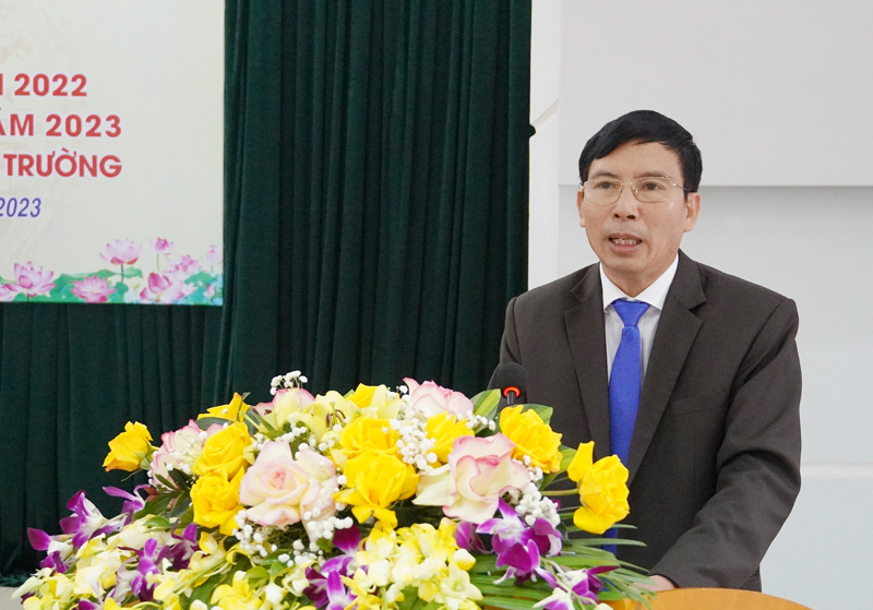 Giám đốc Sở TN-MT Nguyễn Huệ phát biểu khai mạc hội nghị.