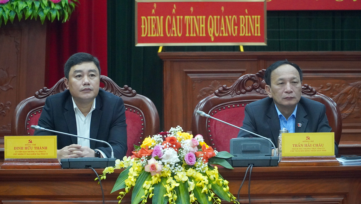 Đồng chí Phó Bí thư Thường trực Tỉnh ủy Trần Hải Châu và Chủ nhiệ UBKT Tỉnh ủy Đinh Hữu Thành điều hành hội nghị