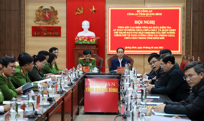 Đồng chí Phan Mạnh Hùng, Tỉnh ủy viên, Phó Chủ tịch UBND tỉnh tham dự tại điểm cầu Công an tỉnh.