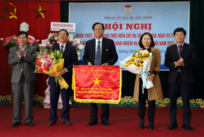 HLG tỉnh đón nhận cờ thi đua của HLG Việt Nam