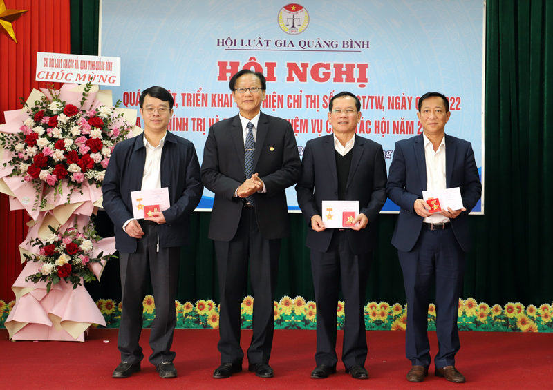 Các cá nhân tiêu biểu nhận kỷ niệm chương của HLG Việt Nam