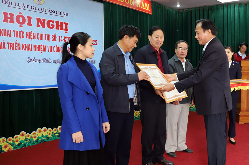 Các tập thể trực thuộc HLG tỉnh nhận bằng khen của HLG Việt Nam