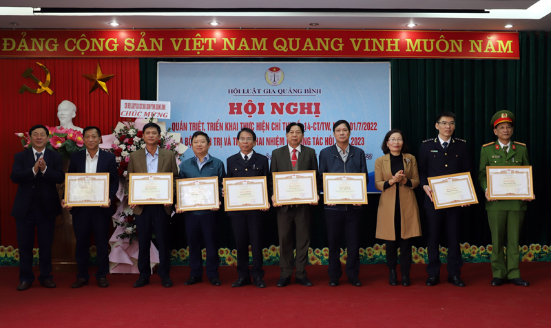 Các cá nhân tiêu biểu nhận bằng khen của HLG Việt Nam