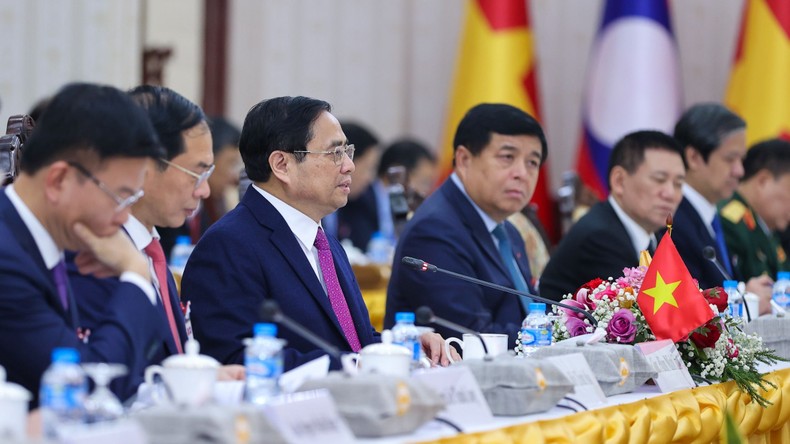 Thủ tướng Phạm Minh Chính tại cuộc hội đàm với Thủ tướng Sonexay Siphandone. (Ảnh: Nhật Bắc)