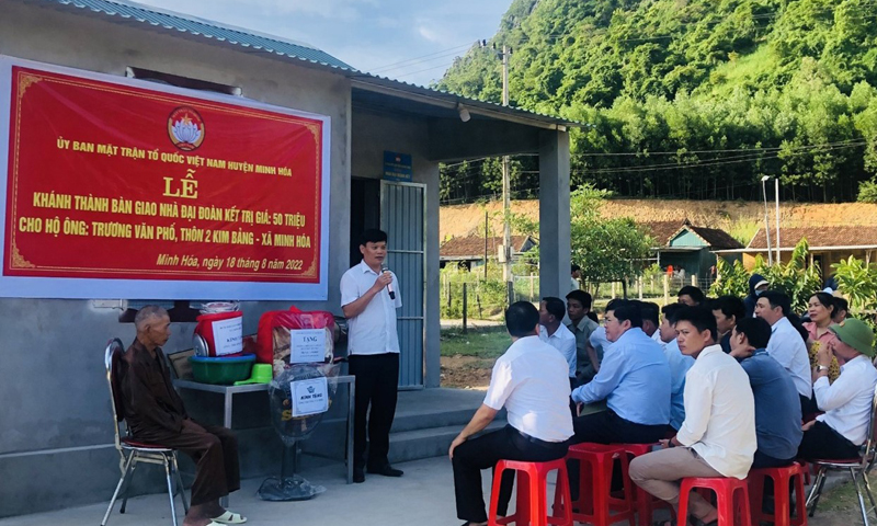Ủy ban MTTQVN huyện Minh Hóa và cấp ủy, chính quyền địa phương tổ chức lễ khánh thành và bàn giao nhà  