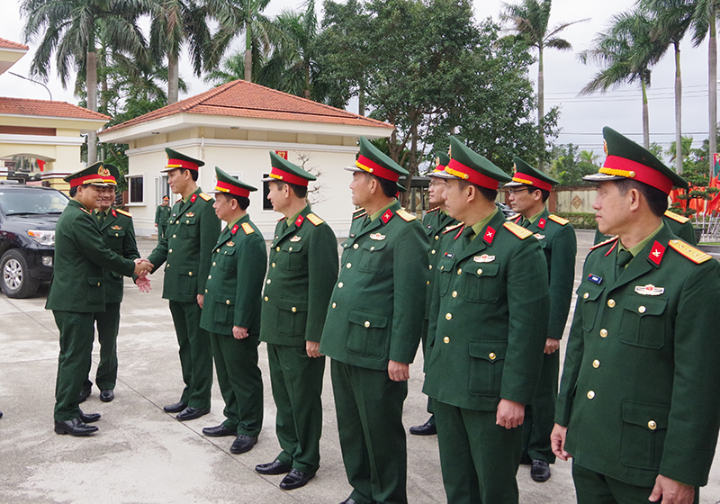 Đồng chí Phó Tổng Tham mưu trưởng Quân đội nhân dân Việt Nam Phạm Trường Sơn thăm, chúc tết đơn vị.