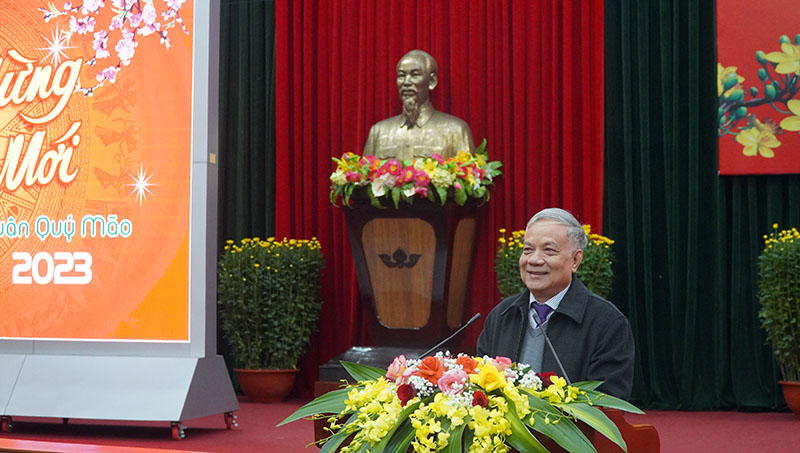 Đồng chí Trần Hòa, nguyên Bí thư Tỉnh ủy, nguyên Phó Chủ nhiệm Ủy ban Kiểm tra Trung ương phát biểu tại buổi gặp mặt
