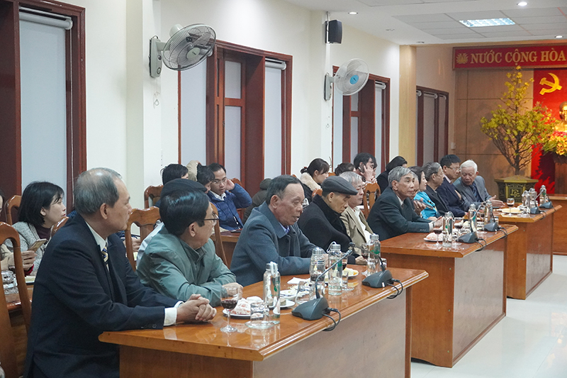 Các đồng chí nguyên cán bộ lãnh đạo Đoàn ĐBQH và HĐND tỉnh tham dự tại buổi gặp mặt.