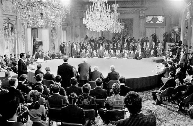 Lễ ký Hiệp định Paris về chấm dứt chiến tranh, lập lại hòa bình ở Việt Nam, ngày 27/1/1973, tại Trung tâm Hội nghị quốc tế ở Paris (Pháp). Ảnh: Văn Lượng/TTXVN