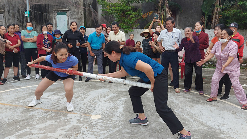 Đẩy gậy môn thể thao truyền thống được nhiều địa phương tổ chức trong dịp Tết cổ truyền